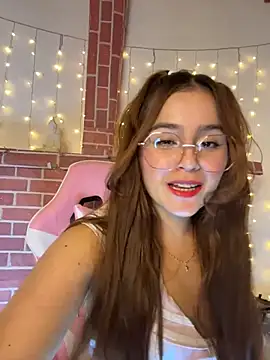 Juanelopez1 online show from June 2026 03:33:01 AM