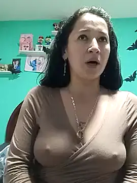 emilypoppy3 online show from December 2024 04:39:01 PM