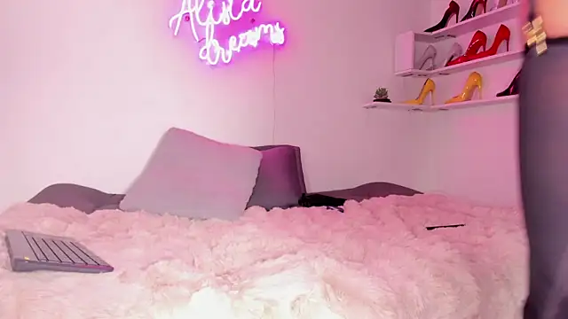 alisiadreams22 online show from March 2025 03:52:01 PM