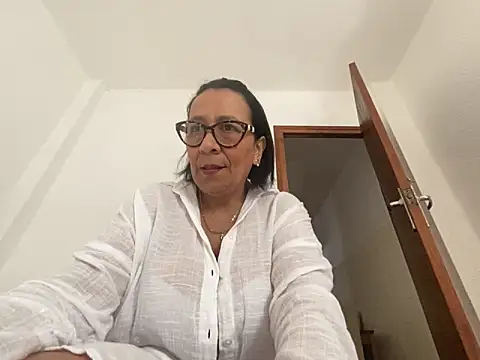 sweeviolet online show from April 2026 12:23:01 PM