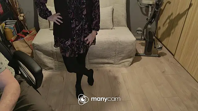 lolacharlyxh online show from February 2025 06:08:02 PM