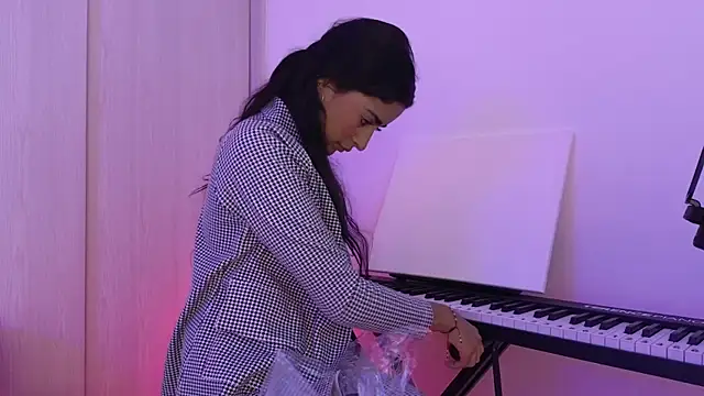 Yues050600 online show from December 2024 02:01:02 AM