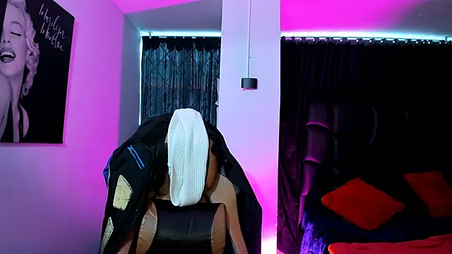 martina foxy  online show from February 2025 05:30:02 PM