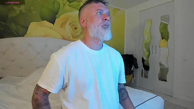 Snapshot of BlowMyXXL chatting on March 2026 04:12:01 PM BlowMyXXL online show from March 2026 04:12:01 PM