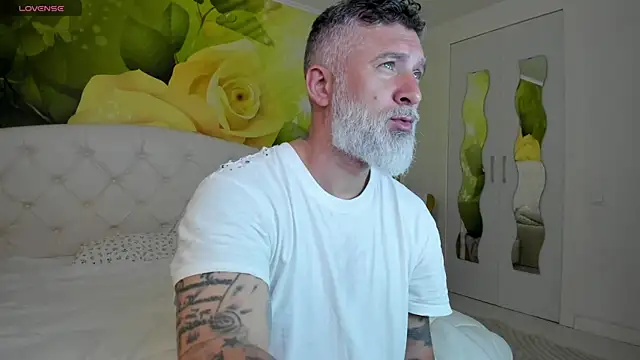 Snapshot of BlowMyXXL chatting on March 2026 07:34:02 AM BlowMyXXL online show from March 2026 07:34:02 AM