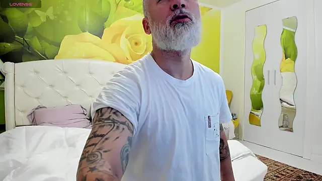 Snapshot of BlowMyXXL chatting on April 2026 07:17:02 AM BlowMyXXL online show from April 2026 07:17:02 AM