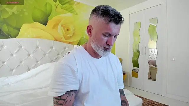 Snapshot of BlowMyXXL chatting on April 2026 02:17:02 PM BlowMyXXL online show from April 2026 02:17:02 PM