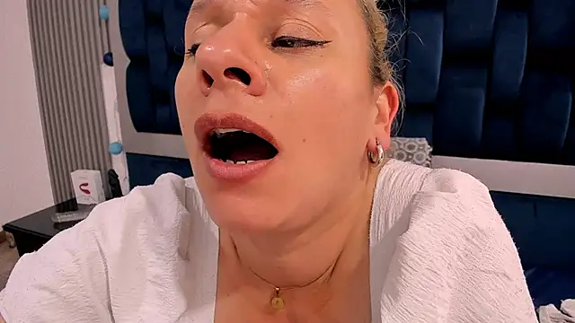 sofia mature online show from December 2024 06:59:01 PM