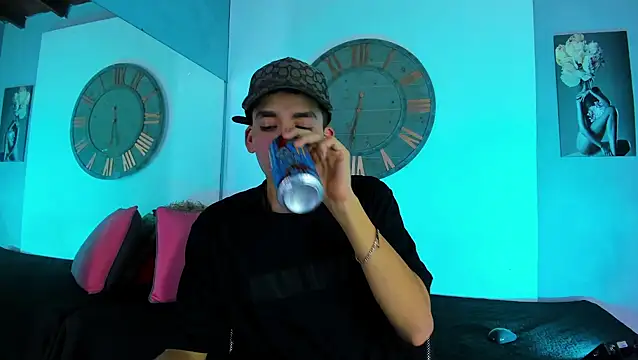 Mike 0233  online show from January 2025 03:32:02 AM