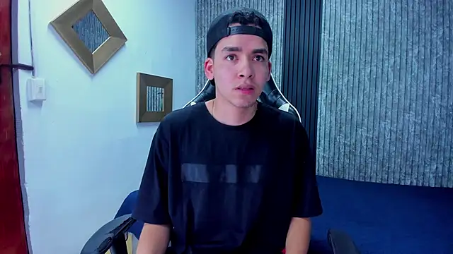 Mike 0233  online show from October 2025 04:26:01 AM