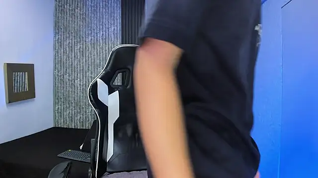 Mike 0233  online show from December 2025 04:30:02 AM