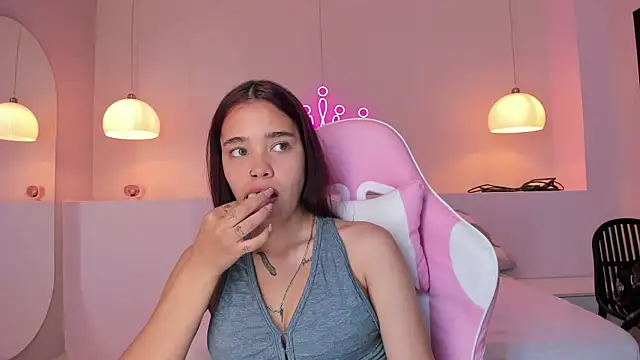 violeth hill online show from January 2025 08:07:01 PM