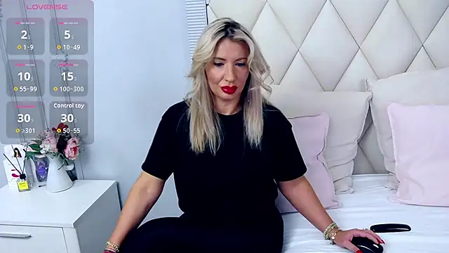 GinaBear online show from September 2025 06:02:01 PM