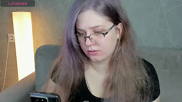 Snapshot of Megan_Violer chatting on December 2024 03:44:01 PM Megan Violer online show from December 2024 03:44:01 PM