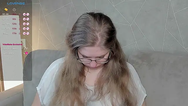 Snapshot of Megan_Violer chatting on December 2024 06:48:01 PM Megan Violer online show from December 2024 06:48:01 PM