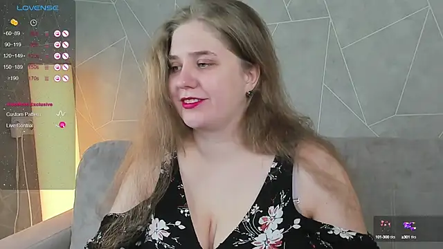 Snapshot of Megan_Violer chatting on January 2025 03:36:02 PM Megan Violer online show from January 2025 03:36:02 PM