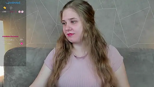 Snapshot of Megan_Violer chatting on February 2025 03:49:01 PM Megan Violer online show from February 2025 03:49:01 PM