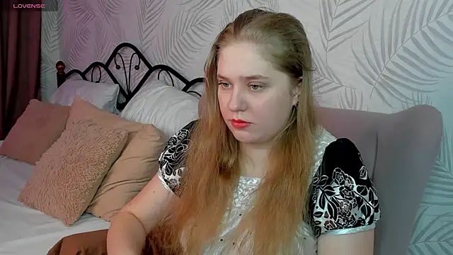 Snapshot of Megan_Violer chatting on February 2025 03:25:02 PM Megan Violer online show from February 2025 03:25:02 PM