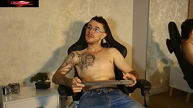 Snapshot of CodyWalkerR chatting on June 2026 12:32:02 AM CodyWalkerR online show from June 2026 12:32:02 AM