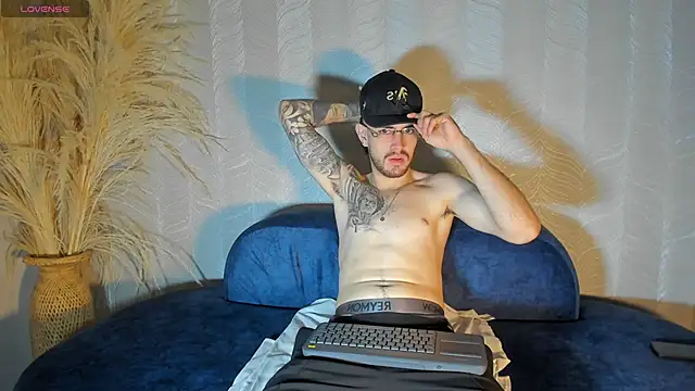Snapshot of CodyWalkerR chatting on June 2026 05:37:01 PM CodyWalkerR online show from June 2026 05:37:01 PM