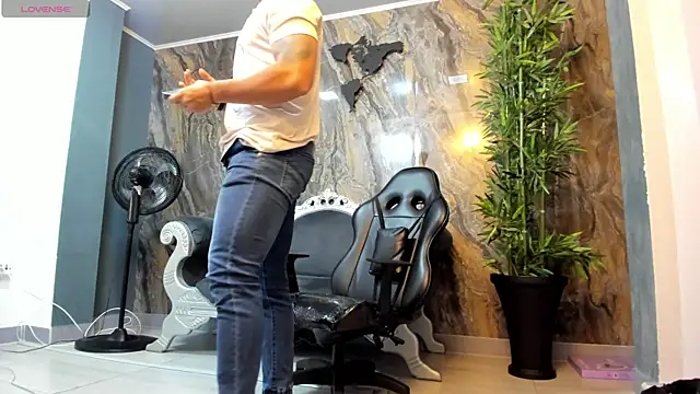 Liam Kleiin online show from February 2025 11:28:02 AM