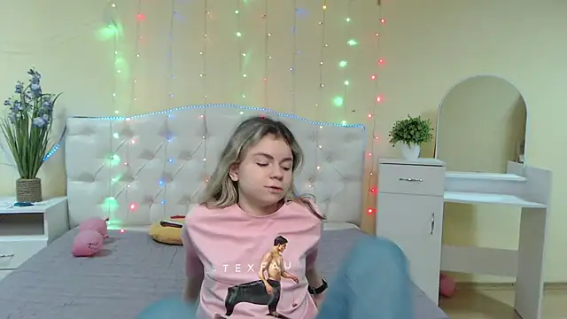 TinaRedly online show from January 2025 12:33:01 AM