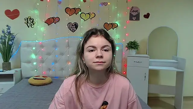 TinaRedly online show from March 2025 09:39:02 AM