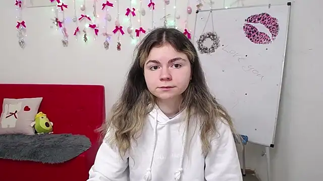 TinaRedly online show from April 2026 05:29:01 PM