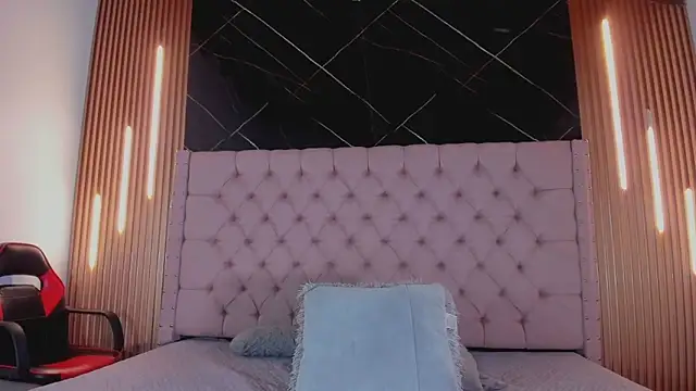 AinaPink online show from September 2025 10:28:01 AM