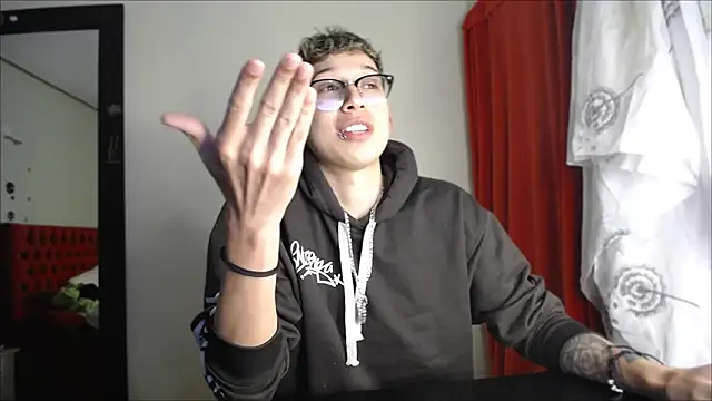  Thomas hot  online show from December 2024 05:54:02 PM