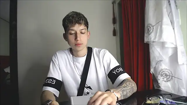  Thomas hot  online show from December 2024 11:31:02 PM