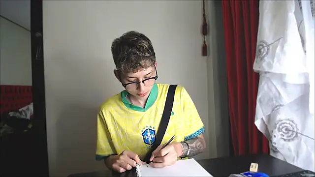  Thomas hot  online show from December 2024 06:33:01 PM