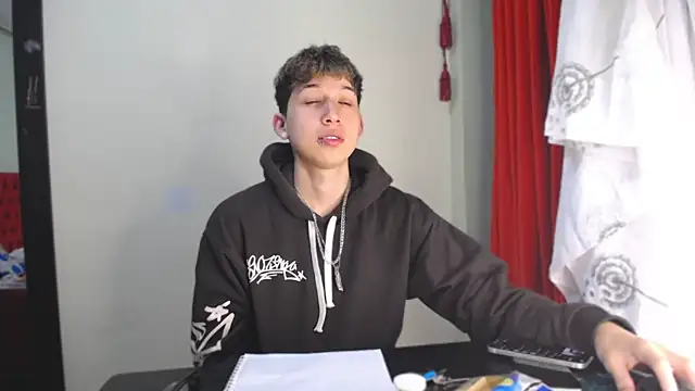  Thomas hot  online show from December 2024 07:00:02 PM