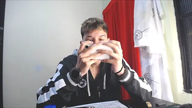  Thomas hot  online show from January 2025 01:11:01 AM