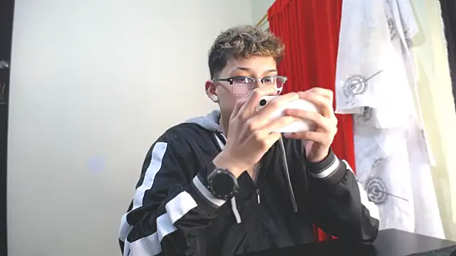  Thomas hot  online show from January 2025 04:21:01 AM