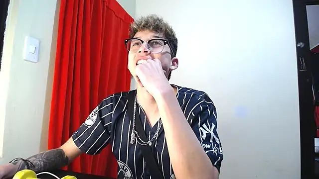  Thomas hot  online show from January 2025 07:04:02 PM