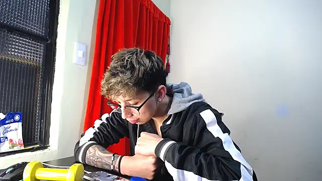  Thomas hot  online show from February 2025 09:40:01 PM