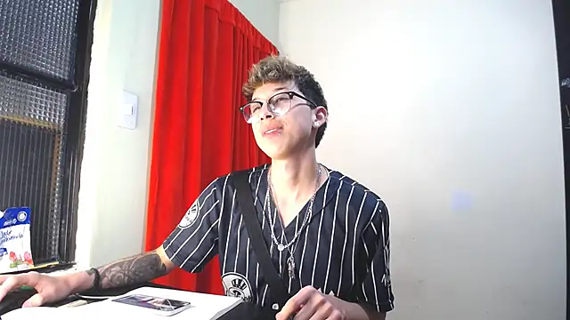  Thomas hot  online show from February 2025 06:17:01 PM