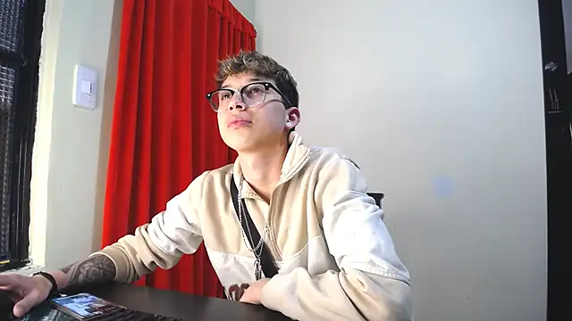  Thomas hot  online show from February 2025 07:42:01 PM