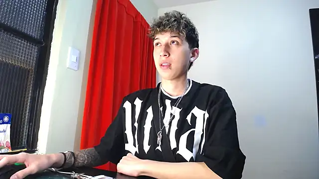  Thomas hot  online show from February 2025 06:56:01 PM