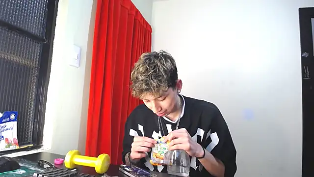  Thomas hot  online show from February 2025 08:42:02 PM