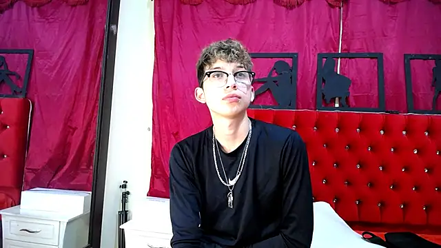  Thomas hot  online show from February 2025 07:27:02 PM