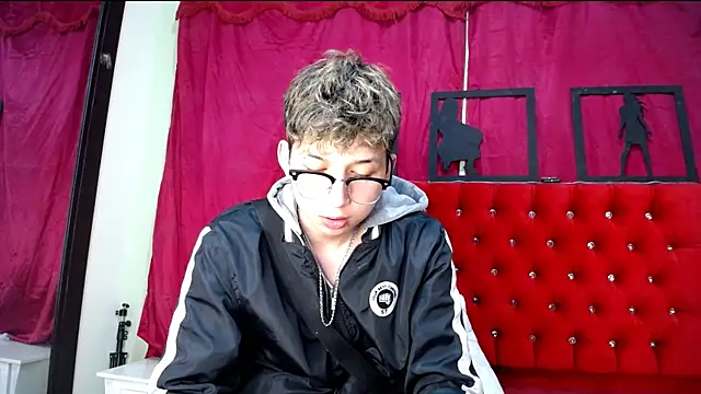  Thomas hot  online show from February 2025 05:02:01 AM