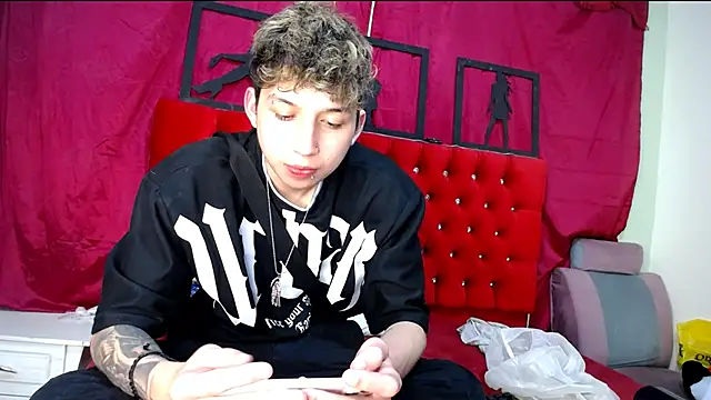  Thomas hot  online show from February 2025 04:25:01 AM