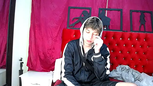  Thomas hot  online show from February 2025 04:09:02 AM