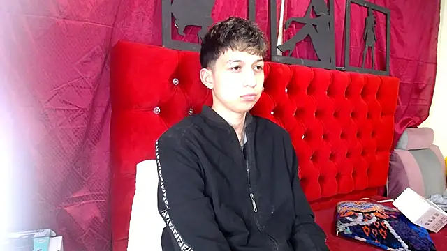  Thomas hot  online show from March 2025 12:40:02 AM