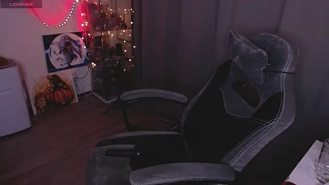 lissamuff online show from September 2025 05:12:02 PM