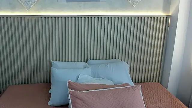 charlottebrowns  online show from December 2025 12:22:02 PM