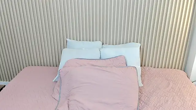 charlottebrowns  online show from April 2026 12:17:01 PM