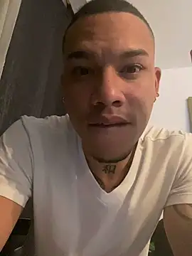 Snapshot of Osiiriis chatting on February 2025 11:42:02 PM Osiiriis online show from February 2025 11:42:02 PM